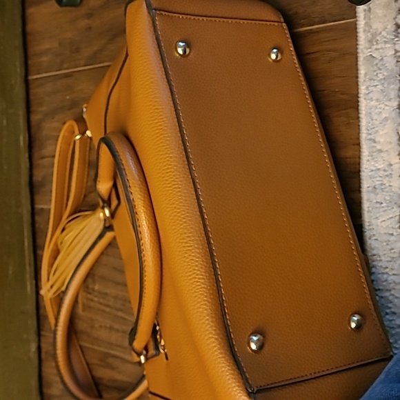 Like new Bass handbags you Get Both - Picture 10 of 12